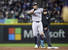 Giancarlo Stanton, dos Yankees, se esforça para continuar o início tórrido no confronto contra os Mariners