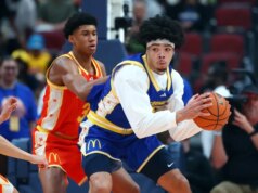 SF Tyran Stokes, calouro número 1, se compromete com o Kansas