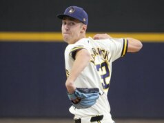 Skidding Brewers pedem a P Jacob Misiorowski para silenciar Jays