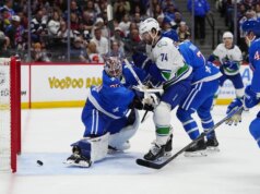 O pior Canucks da NHL surpreende o melhor Avalanche da liga por 8-6