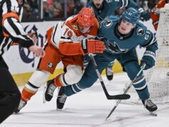 Sharks surpreendem Geese com 2 gols no closing do terceiro período