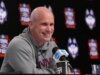 O técnico da UConn, Dan Hurley, reorienta os Huskies: ‘Aqui para tocar, não para assistir’