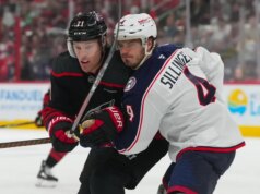 Furacões tentam passar pelos ilhéus em derrapagem