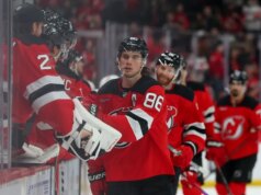 Flyers e Devils se concentraram em chegar aos playoffs no lotado Metro