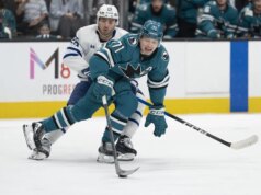 Tubarões lidam com Leafs, permanecem no meio da corrida curinga