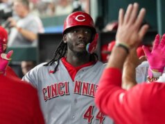 Reds estragam a estreia em casa do Rangers na nona entrada do HR