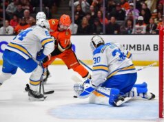 Blues aumentam esperanças nos playoffs com vitória de 4 gols sobre Geese