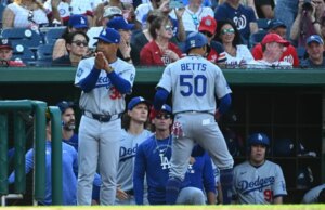Dodgers SS Mookie Betts (costas) programado para passar por exame de ressonância magnética