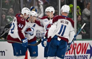 Avalanche enfrenta Blues, na esperança de conquistar o primeiro lugar no Ocidente