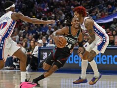 Pistons conquistam a primeira posição no Leste com vitória convincente sobre 76ers