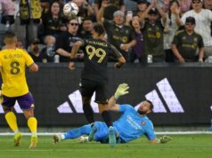 Denis Bouanga pega hat monitor, LAFC destrói Orlando Metropolis SC