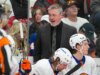 Islanders demitem Patrick Roy e escolhem Pete DeBoer como técnico
