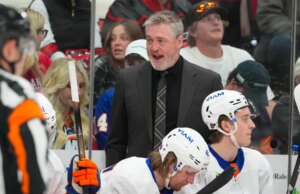 Islanders demitem Patrick Roy e escolhem Pete DeBoer como técnico