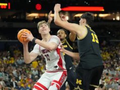 Arizona C Motiejus Krivas retornando para a temporada sênior