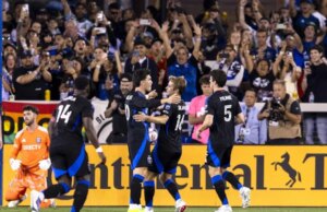 Niko Tsakiris marca dois gols na derrota de San Jose sobre San Diego