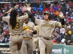 O ataque dos Padres acorda bem a tempo enquanto os tórridos Piratas aguardam