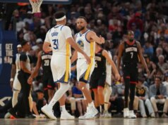 Depois de 12 temporadas, os irmãos Curry finalmente jogam juntos na NBA