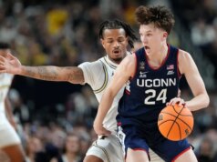 Braylon Mullins passa no draft da NBA, permanecendo na UConn