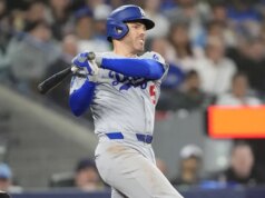 Dodgers colocam 1B Freddie Freeman na lista de paternidade e ligam para Ryan Ward