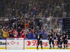 Sabres em busca de mais duas vitórias, começando com Blackhawks na segunda-feira