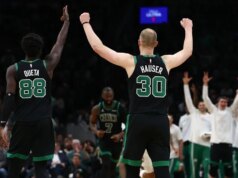 Celtics afunda o recorde de 29 treys, derrota os Pelicans e sela o segundo lugar no Leste