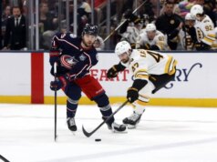 Bruins derrotam Blue Jackets na estreia de James Hagens