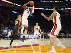 O Warmth derrotou o Hawks no remaining da temporada common, indo para o Charlotte para o jogo play-in