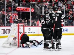 Nico Hischier (3 pontos) marca a vitória do OT enquanto os Devils derrotam os Senators