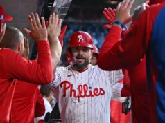 Kyle Schwarber acerta dois dwelling runs enquanto Phillies derrota Cubs