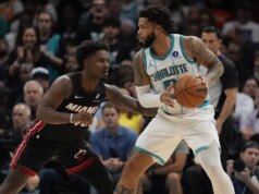 O heroísmo tardio do OT leva o Hornets ao Warmth no jogo play-in