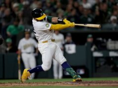 Shea Langeliers e Jacob Wilson fazem house run enquanto A’s seguram para derrotar o Rangers