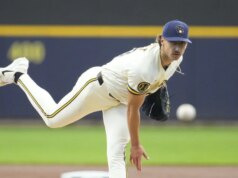 Bunting Brewers vence por 2 a 1 sobre Blue Jays