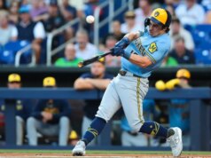 Rally de três corridas na 10ª entrada faz com que Brewers ultrapasse Marlins