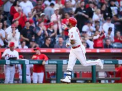 Anjos martelam Padres horas depois de saber da morte de Garret Anderson