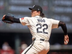 Bryan Woo marca 15 pontos consecutivos enquanto os Mariners derrubam os Rangers