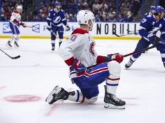 Juraj Slafkovsky, do Canadiens, completa hat-trick no OT e surpreende Lightning