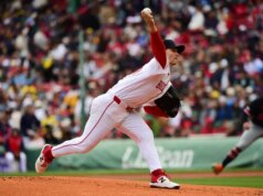 Pink Sox RHP Sonny Grey (músculo posterior da coxa) sai na 3ª entrada