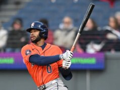 Astros em dificuldades venceram Guardiões com grande noite de morcegos