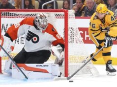 Dan Vladar e Flyers eliminaram os Penguins pela vantagem de 2 a 0 na série