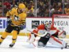 Dan Vladar pronto para jogar Flyers no jogo 4; Pinguins recorrem a Arturs Silovs