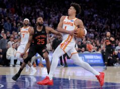 CJ McCollum e Hawks se recuperam tarde, série igual contra Knicks