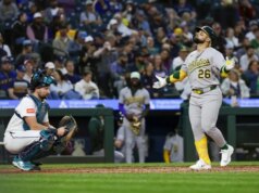 Barragem de residence run no meio do jogo desencadeia rali do Atletismo contra os Mariners