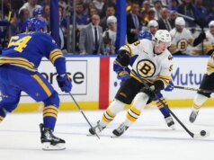 Segundo período forte permite que Bruins empatem séries com Sabres