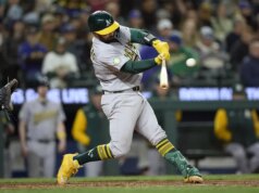 Jeff McNeil e Shea Langeliers fazem dwelling run enquanto A’s derrotam Mariners