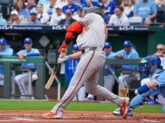 A explosão de três corridas de Coby Mayo leva Orioles a ultrapassar Royals