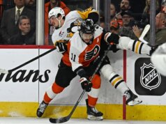 Segundo período forte leva Flyers a derrotar Penguins com vantagem de 3-0