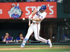 Homer dentro do parque ajuda a dar poder aos Rangers sobre os Piratas