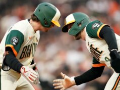 Adley Rutschman acerta 2 dos 6 house run de Orioles na goleada sobre o Pink Sox