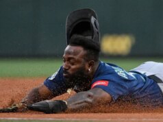 Josh Naylor homenageia enquanto os Mariners derrotam os Cardinals para encerrar a derrapagem de 8 jogos na estrada