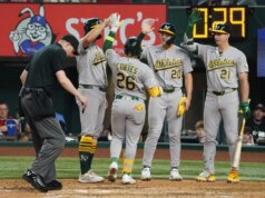 Cinco house runs do atletismo enterram Rangers